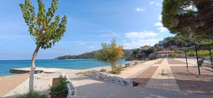 Η πανέμορφη Κεντρική Πλατεία του Πόρου Κεφαλονιάς στους  “Αταίριαστους” από την Χριστίνα Σούζη!