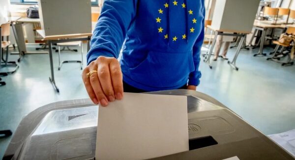 Ευρωβαρόμετρο: Ακρίβεια, οικονομία και υγεία τα μεγάλα  προβλήματα των Ελλήνων