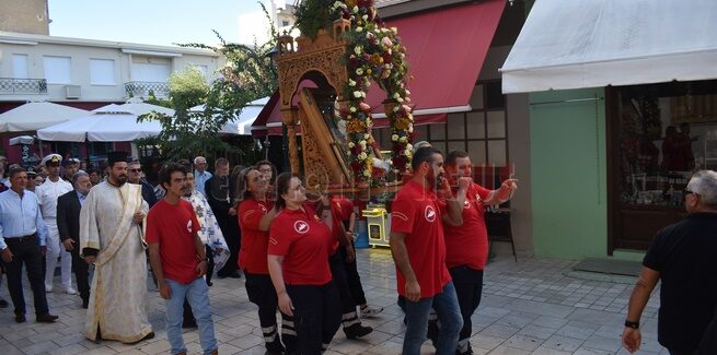 Γιορτάζει η Παναγία η Δραπανιώτισσα