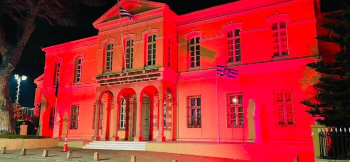 Στέφανος Γκίκας: «Η φωταγώγηση του κτηρίου μας, αποτελεί ελάχιστο φόρο τιμής για τις γυναίκες που ήρθαν αντιμέτωπες με τον Καρκίνο του Μαστού»