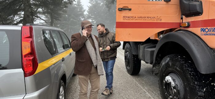 Σε καθαρισμό του δρόμου που οδηγεί στον Αίνο προχώρησε η υπηρεσία Πολιτικής Προστασίας