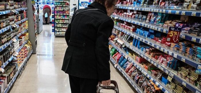 Νέες αυξήσεις σε τιμές παρά τον αρνητικό πληθωρισμό – Ποια  προϊόντα πήραν τον… ανήφορο