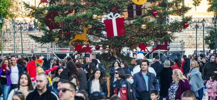 Ανατιμήσεις με το «Καλή Χρονιά»: Ασφάλιστρα υγείας και ΙΧ,  τιμολόγια ρεύματος και ακτοπλοΐα