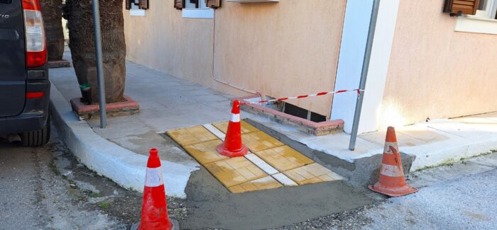Ένα ακόμη βήμα στον δρόμο προς την καθολική προσβασιμότητα –  Νέες ράμπες ΑμεΑ στην οδό Μομφεράτου