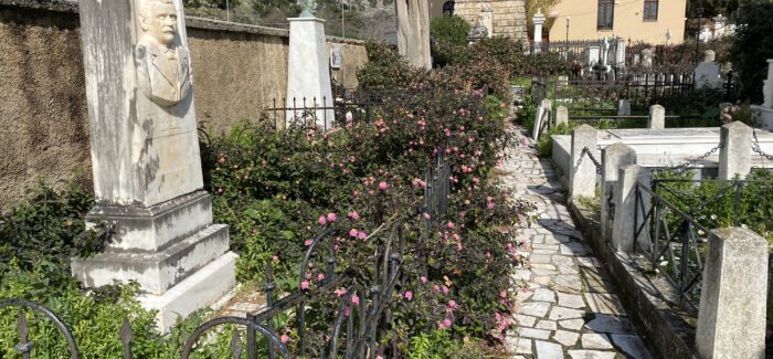 Εικόνα εγκατάληψης και έλλειψης σεβασμού προς τους νεκρούς μας