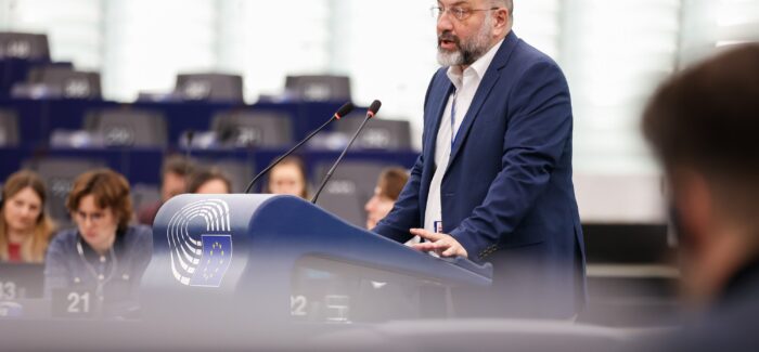 Σάκης Αρναούτογλου: «Η Ευρώπη απέναντι στα bots που απειλούν τη Δημοκρατία – Η Κομισιόν δεσμεύεται για ισχυρότερη προστασία»