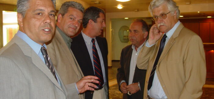 Πέντε διαφορετικές πολιτικές.