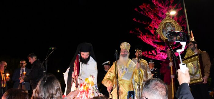 Η Ανάσταση στην κεντρική πλατεία Αργοστολίου.