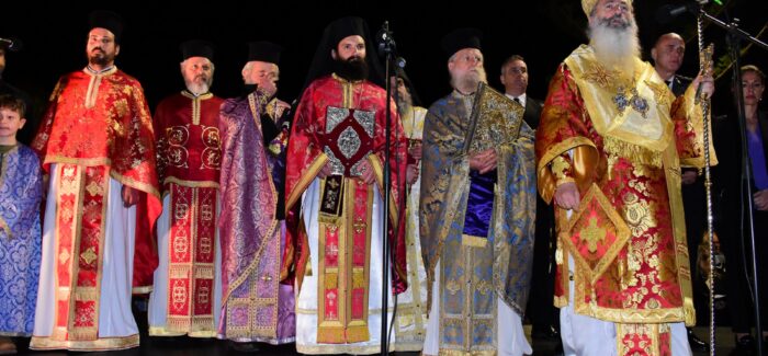Η κοινή περιφορά των επιταφίων των ενοριών του Αργοστολίου
