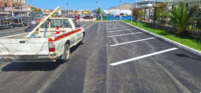 Εργασίες διαγράμμισης του πάρκινγκ στην παραλιακή ζώνη