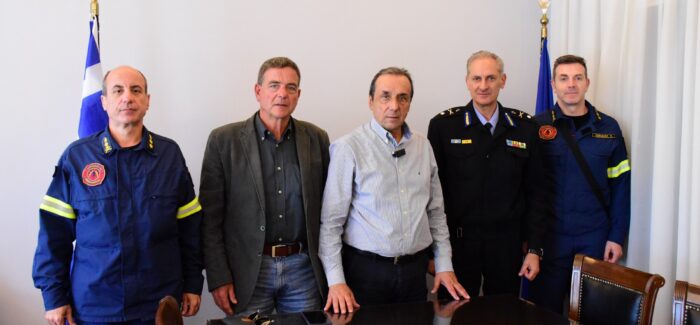 Εθιμοτυπική επίσκεψη Διοικητή Περιφερειακής Πυροσβεστικής  Διοίκησης Ιονίων Νήσων στο Δημαρχείο Αργοστολίου