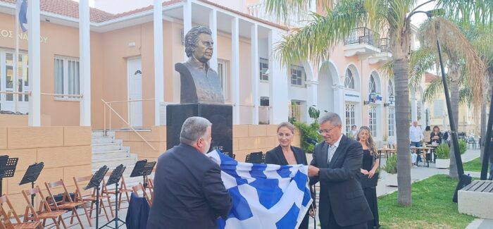 Τα αποκαλυπτήρια της προτομής του Μίκη Θεοδωράκη στο Αργοστόλι – Μεγαλειώδης συναυλία ‘’Άξιον Εστί’’