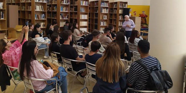 ΔΥΟ ΧΑΡΤΕΣ ΑΠΟ ΤΗ ΣΥΛΛΟΓΗ ΧΑΡΑΚΤΙΚΩΝ ΤΗΣ ΙΑΚΩΒΑΤΕΙΟΥ ΒΙΒΛΙΟΘΗΚΗΣ
