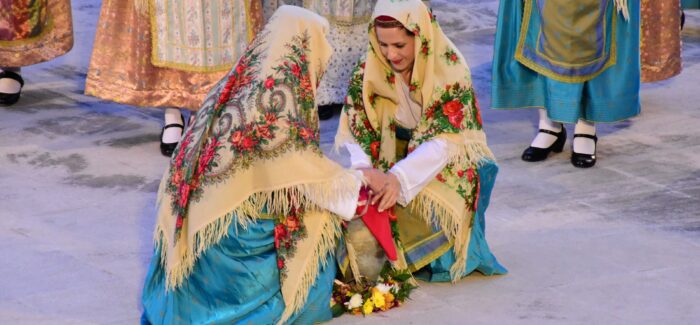 Η επετειακή μουσικοχορευτική παράσταση με τίτλο «10 Χρόνια Εμείς κι Εσείς»,