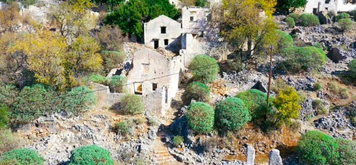 Περπατώντας στα παλιά Φάρσα, την Κυριακή 29 Ιουνίου 2025