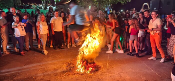 Με μεγάλη επιτυχία γιόρτασαν τον Άη Γιάννη τον Λαμπαδάρη στα Τζαννάτα!