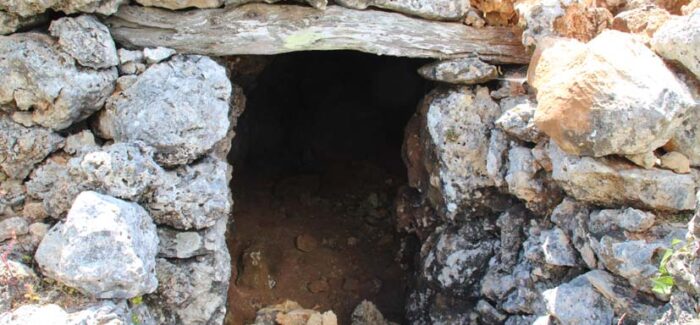 Οι ξερολιθικές καλύβες της Κεφαλονιάς,  στην περιοχή του Ταφιού – Καμιναράτων Παλικής