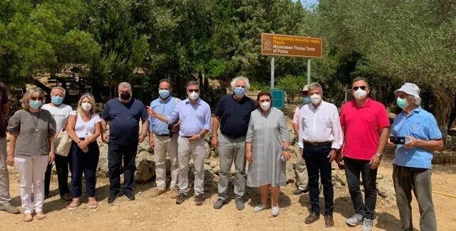Ο Τάφος των Τζανάτων καταρρέει.