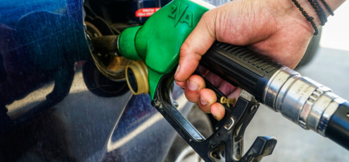 Την τρίτη ακριβότερη βενζίνη στην ΕΕ έχει η Ελλάδα, φόροι το 59% της τιμής