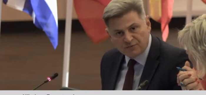 «Καυτή» παρέμβαση Φαραντούρη: Τα έψαλε στην ΕΕ για την Τουρκία, μπροστά στον Χουλούσι Ακάρ
