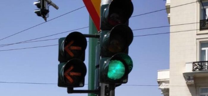 Οι σηματοδότες της διασταύρωσης πλησίον του Δημοτικού Θεάτρου Αργοστολίου δεν λειτουργούν