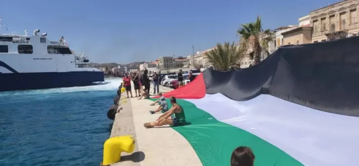 «Ιστορική στιγμή η αναχώρηση του πλοίου από Σύρο για Γάζα – Απαιτούμε ασφαλές πέρασμα»