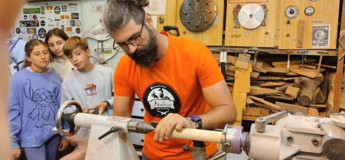 Ευχαριστήριο του 3ου Γυμνασίου Αργοστολίου προς τους τεχνίτες κ. Σωτήρη Μαρκέτο και κ. Κώστα Αννίκα-Δευτεραίο