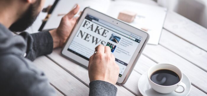 Fake News: Μια νέα μορφή εξουσίας καταστρέφει τη δημοκρατία