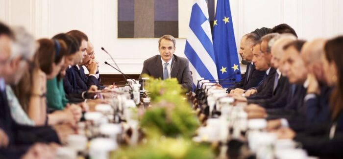 Μια κυβέρνηση που διαιρεί τη χώρα και δεν την αφήνει να πάει μπροστά