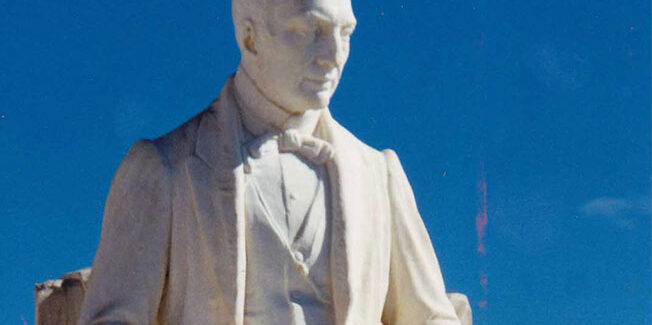 Εικόνες μνήμης απ’ τον Βικέντιο Δαμοδό έως τον Σταμάτιο Πετρίτση