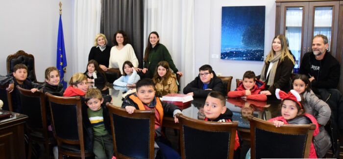 Επίσκεψη μαθητών του Δημοτικού Σχολείου Ομαλών «Ο Άγιος Γεράσιμος» στο Δημαρχείο Αργοστολίου