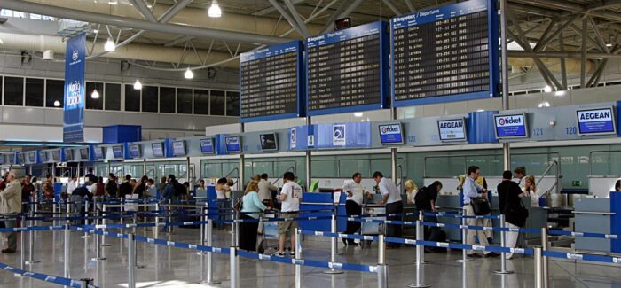 Δείτε το  Χριστουγεννιάτικο Αεροδρόμιο στην Αθήνα.