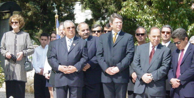 Παρελάσεις και πράσινα άλογα.