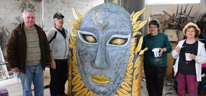 Προετοιμασίες από την κατασκευαστική ομάδα του Αργοστολιώτικου  Καρναβαλιού!