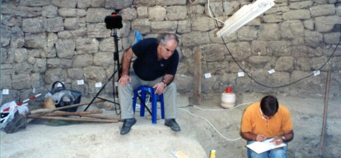 Δρ Λάζαρος Κολώνας