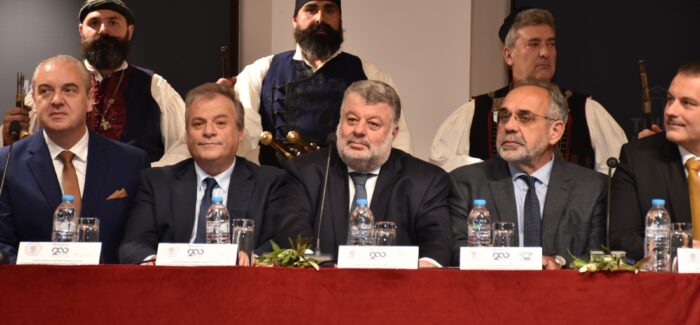 Σε μια ιστορική στιγμή που γεφυρώνει παρελθόν, παρόν και μέλλον