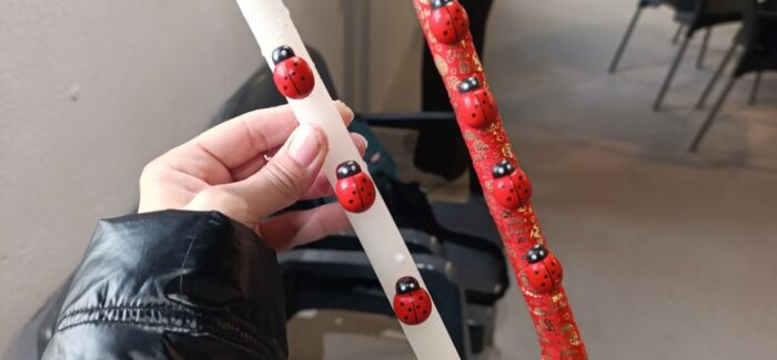 Με μεγάλη επιτυχία πραγματοποιήθηκε το κατασκευαστικό εργαστήρι πασχαλινής λαμπάδας του Συλλόγου Τριτέκνων