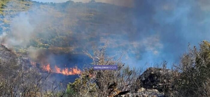 Φωτιά  στην Κεφαλονιά, στα Μαυράτα: Ανησυχία για τους ισχυρούς ανέμους