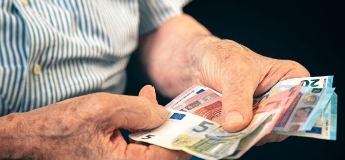 Συντάξεις Απριλίου: Από πότε ξεκινά η πίστωση στους λογαριασμούς