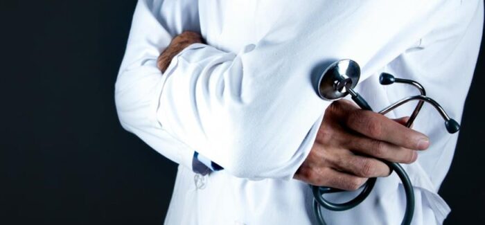 Γιατί θα αναγκαστούν να πληρώνουν τους ειδικούς γιατρούς οι ασφαλισμένοι