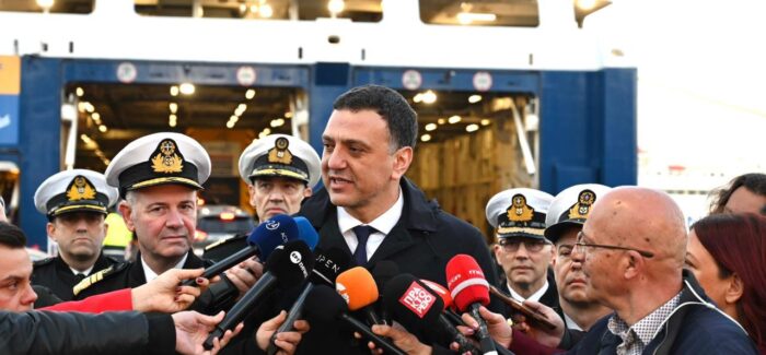 Β. Κικίλιας από λιμάνι Πειραιά: «Πάνω απ’ όλα η ασφάλεια» – Έκκληση για προσοχή στην πασχαλινή έξοδο