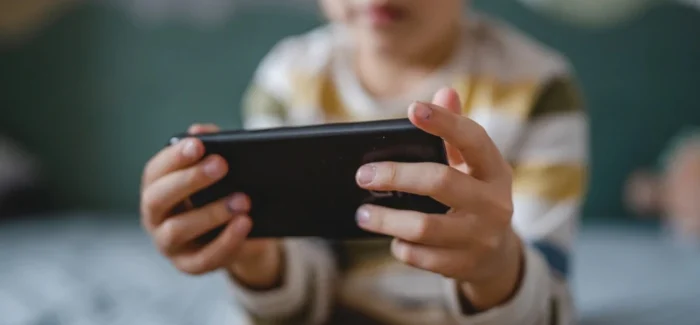 Η Ευρώπη «θωρακίζει» τα παιδιά στο διαδίκτυο: Έτοιμη η εφαρμογή  επαλήθευσης ηλικίας