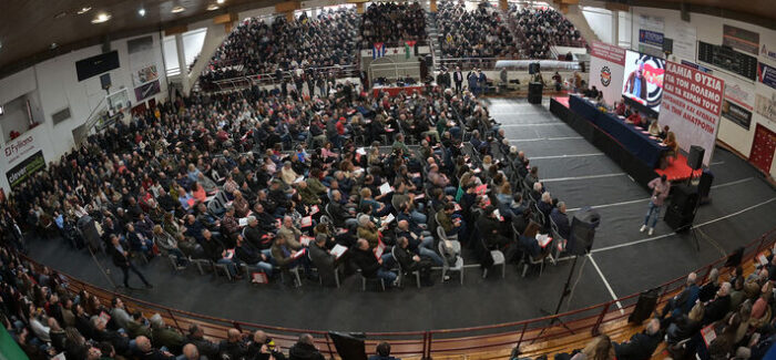 Συγκλονιστικές στιγμές από τη μεγαλύτερη πανεργατική σύσκεψη στην Ελλάδα