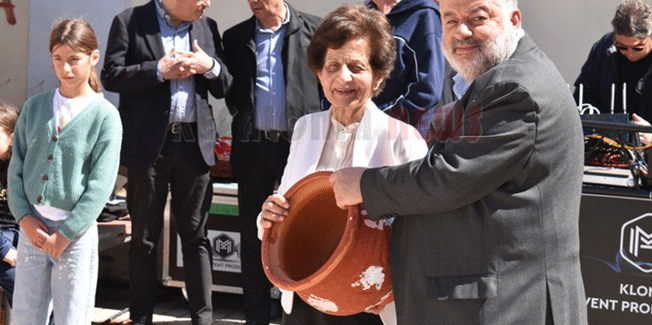 Το “Σπάσιμο των Μπότηδων” στην Πλατεία Καμπάνας