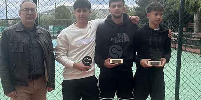 Έγραψε ιστορία ο Τόλης Ιωάννης – Κατέκτησε το χάλκινο μετάλλιο στους Σχολικούς Αγώνες Αντισφαίρισης