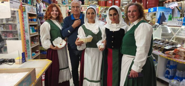 Ο «Πρόνησος» καλωσόρισε με κανταδόρους, παραδοσιακές στολές και αισιοδοξία την καλοκαιρινή σεζόν στον Πόρο Κεφαλονιάς!