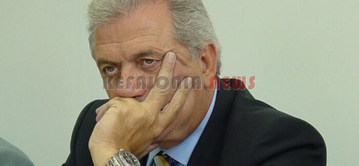 Δημήτρης Αβραμόπουλος – Τον ….τσίμπησαν κι αυτόν.