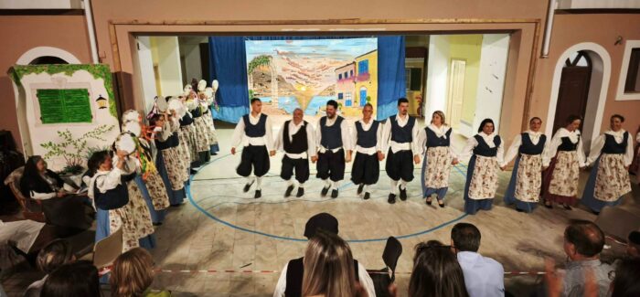 Το «Ξώμερο» ταξίδεψε τον κόσμο στον Πόρο Κεφαλονιάς στο Ιόνιο με  τη μουσική και τους παραδοσιακούς χορούς του!