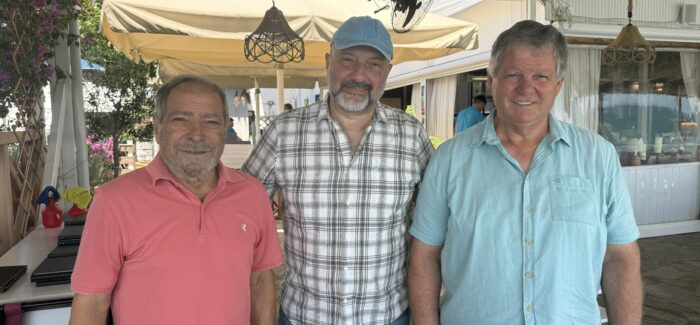 Σάκης Αρναούτογλου από τον Μακρύγιαλο Πιερίας
