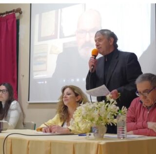 ΟΤΑΝ Ο ΔΗΜΟΣ ΓΥΡΙΖΕΙ ΤΗΝ ΠΛΑΤΗ